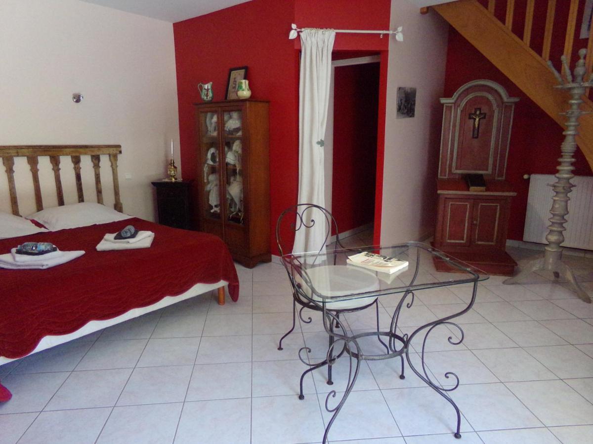 Chambres Et Table D'Hotes, Maisonnettes Individuelles Dans Propriete Privee Vézinnes Zewnętrze zdjęcie