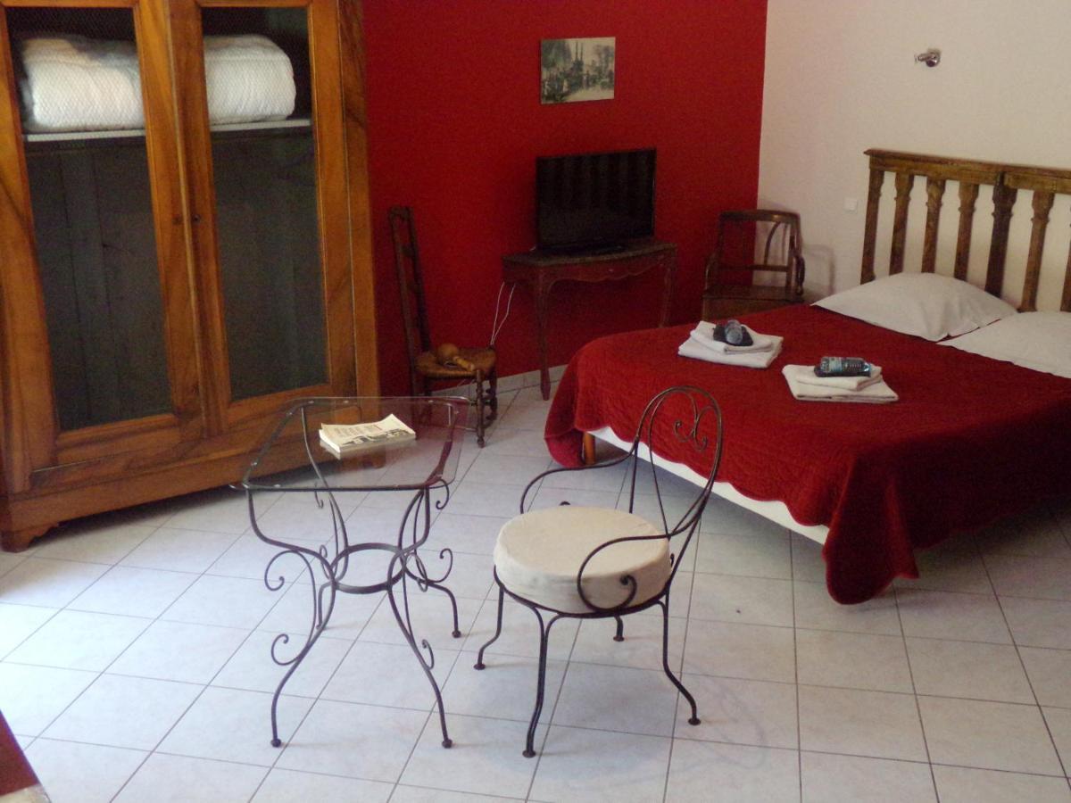 Chambres Et Table D'Hotes, Maisonnettes Individuelles Dans Propriete Privee Vézinnes Zewnętrze zdjęcie