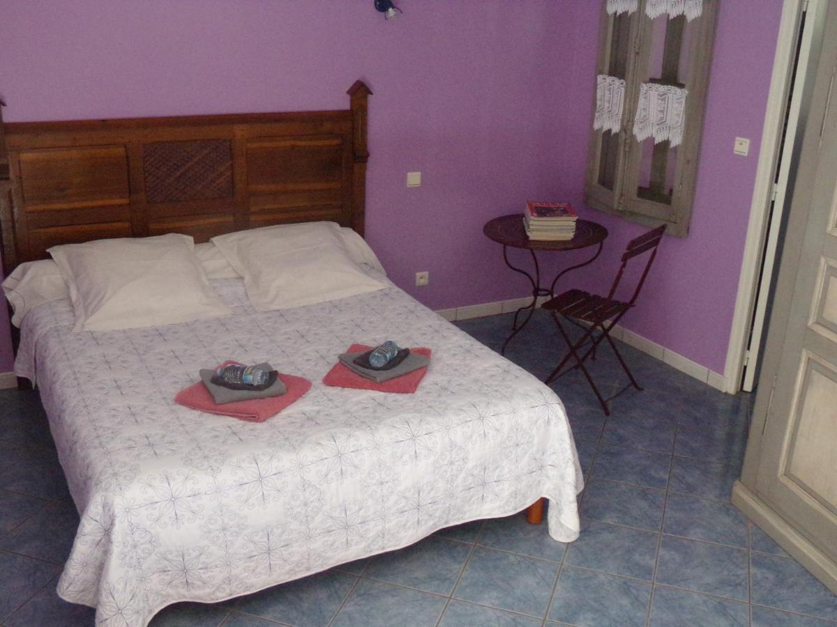 Chambres Et Table D'Hotes, Maisonnettes Individuelles Dans Propriete Privee Vézinnes Zewnętrze zdjęcie