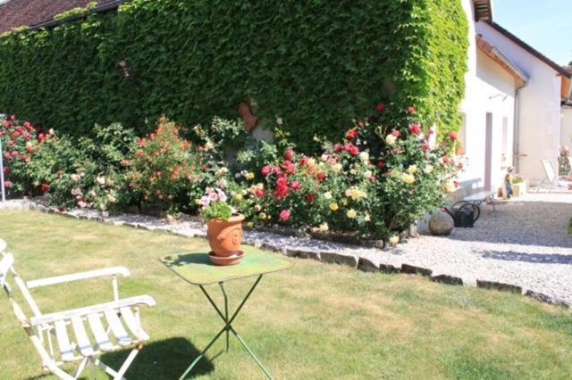 Chambres Et Table D'Hotes, Maisonnettes Individuelles Dans Propriete Privee Vézinnes Zewnętrze zdjęcie
